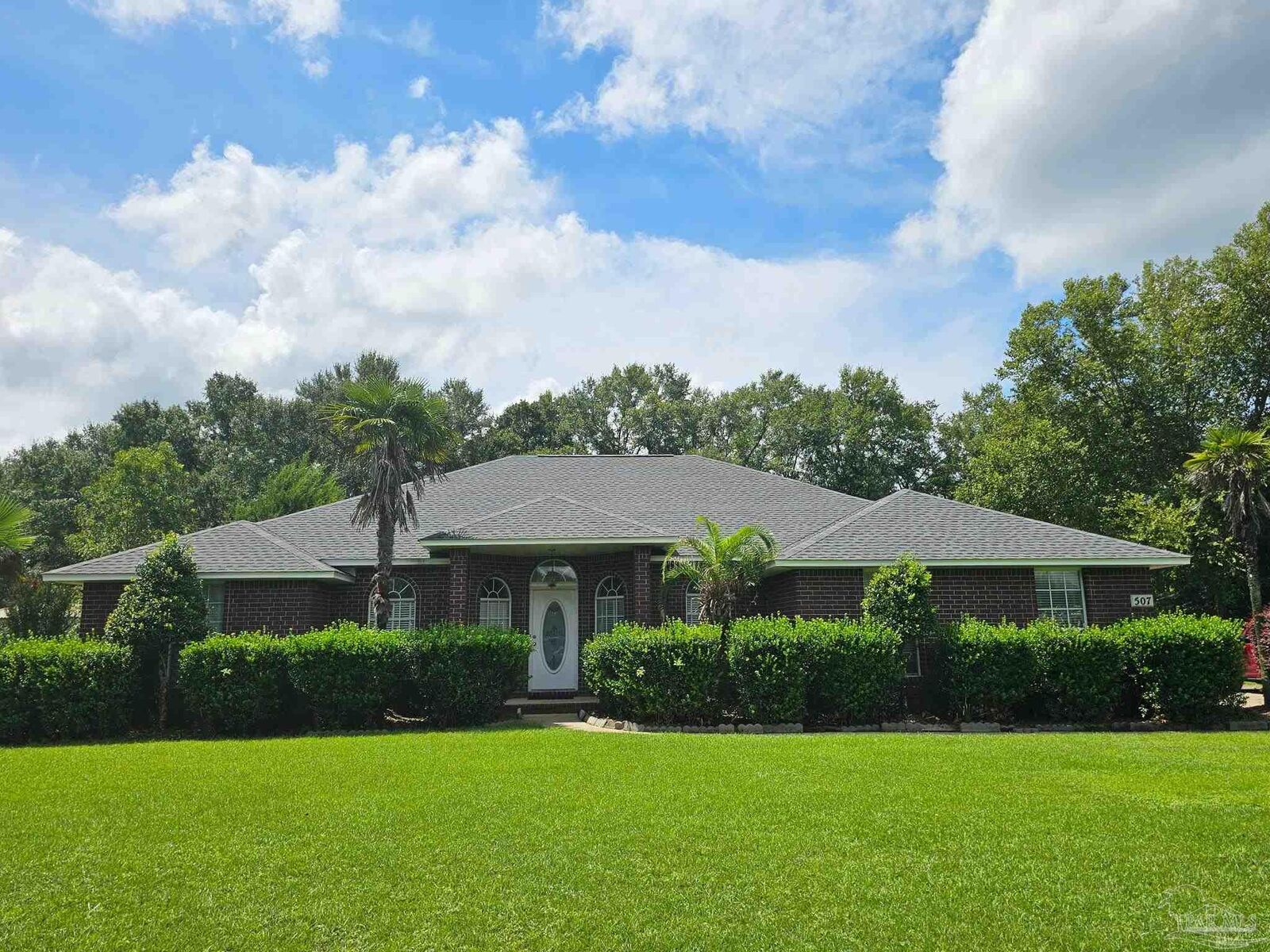 Property Photo: 507 Pinebrook Cir FL 32533