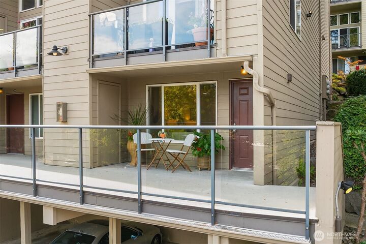 Property Photo:  2935  76th Avenue SE 21A  WA 98040 