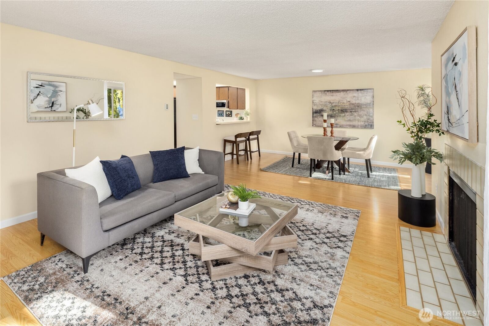 Property Photo:  9504  Ravenna Avenue NE 203  WA 98115 