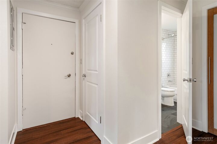 Property Photo:  506 N 45th Street 301  WA 98103 