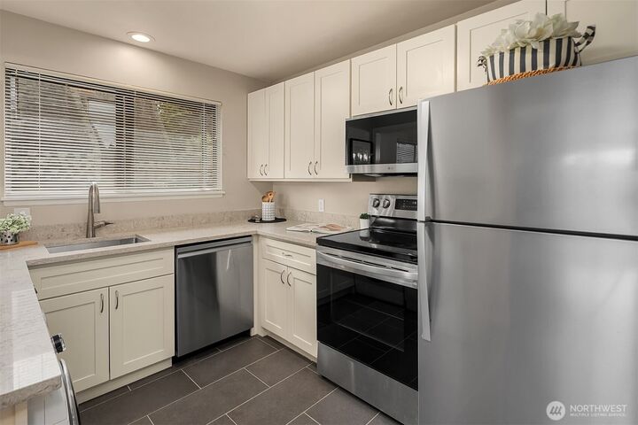 Property Photo: 5220 21st Avenue NE 1 WA 98105
