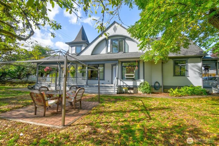 Property Photo:  218 E Young Street  WA 98541 