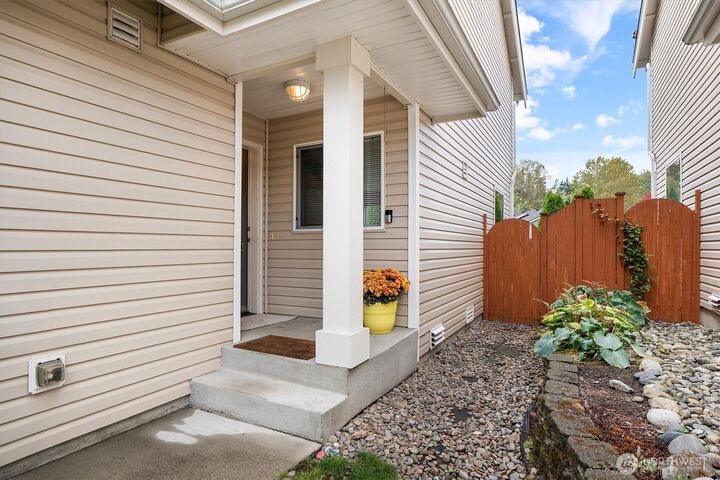 Property Photo:  1612  Hollow Dale Place 2-C  WA 98204 