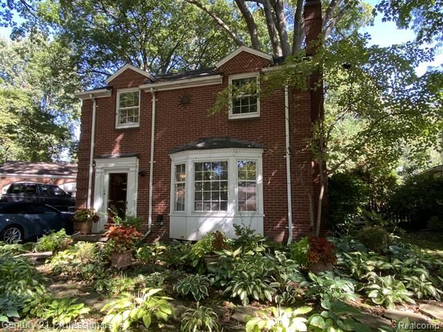 Property Photo:  12 Byfield Lane  MI 48120 