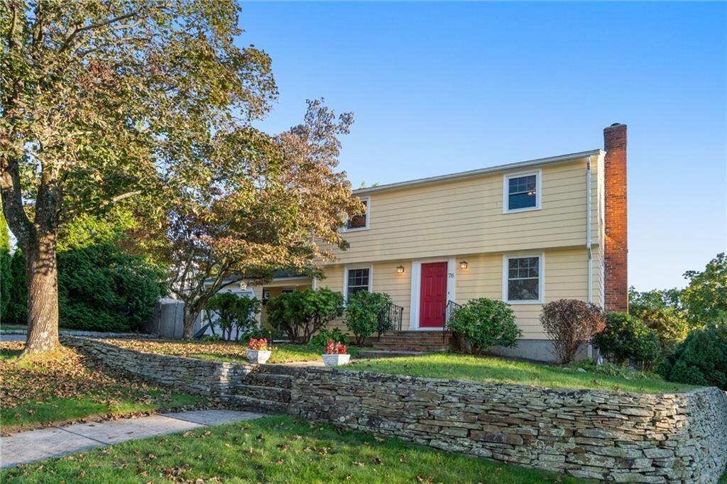 Property Photo:  76 Cliffside Drive  RI 02920 