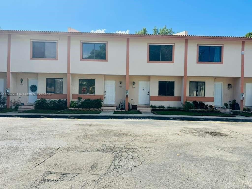 Property Photo: 9090 NW 40th St 3 FL 33065