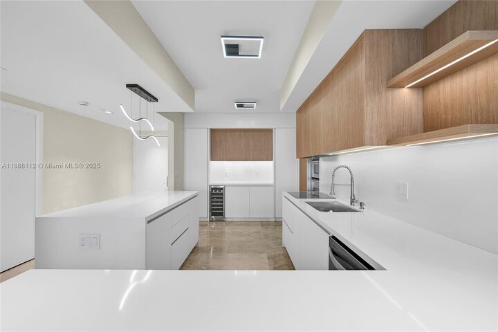 Property Photo:  1800 S Ocean Dr 2402  FL 33009 