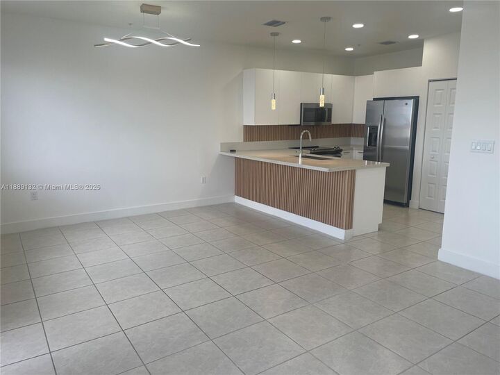 6455 NW 103rd Pl 304  Doral FL 33178 photo