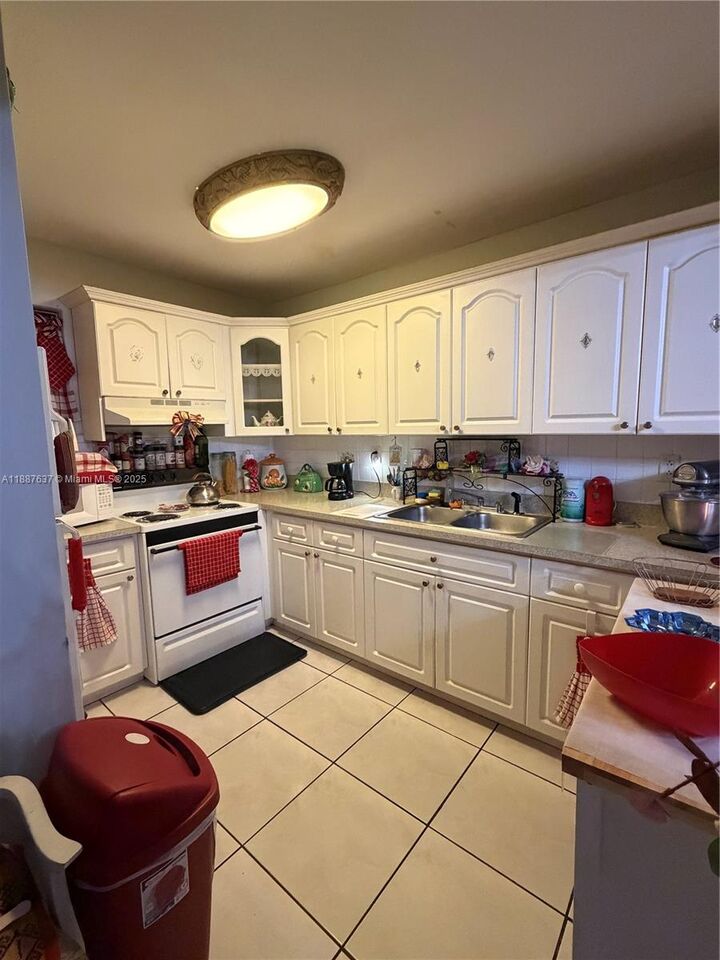 Property Photo:  1810 W 56th St 3121  FL 33012 