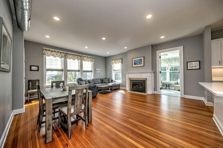 Property Photo: 122 Newfield Street Apt 2A CT 06457