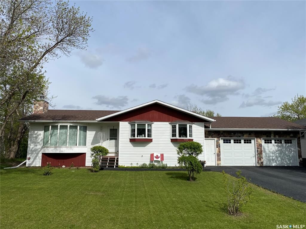 Property Photo:  112 Bennett Street  SK S0C 1N0