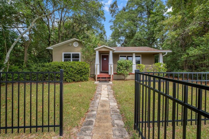 Property Photo: 1320 Cherry Laurel Street FL 32308