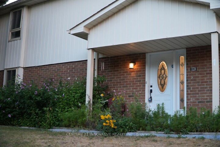 Photo de la propriété: 34 Dundalk Drive 1 ON M1P 4W3