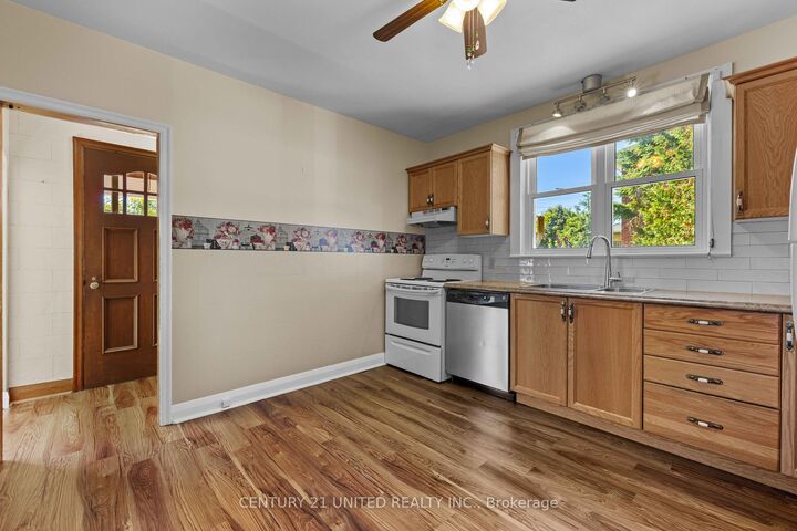 Photo de la propriété:  572 Murray Street  ON K9H 2V1 