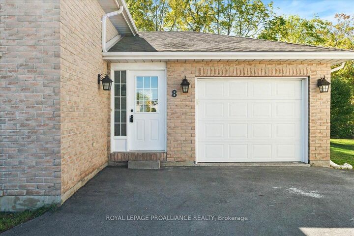 Property Photo: 8 Lake Court ON K8P 5M8