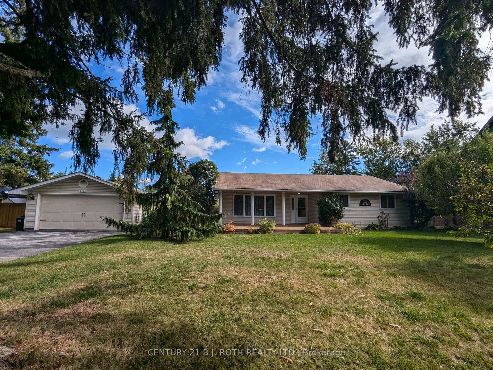 Property Photo:  2209 Alderslea Crescent  ON L9S 2E3 