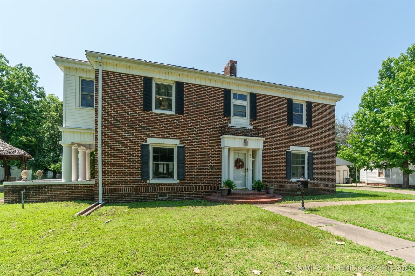 Property Photo:  847 E Moses Street  OK 74023 