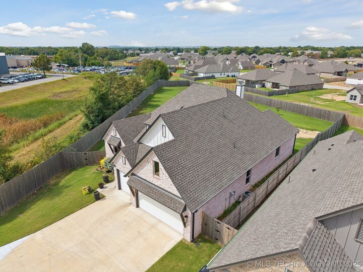 Property Photo:  2416 W Lansing Place  OK 74012 