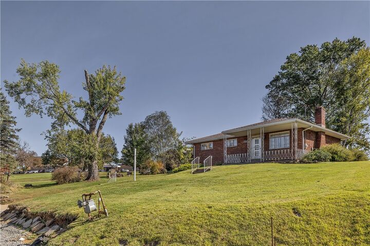 Property Photo:  2520 Haymaker Rd  PA 15146 