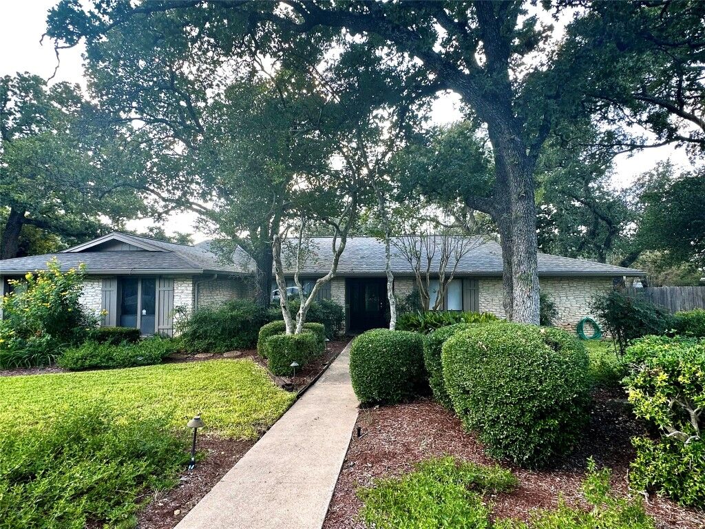 Property Photo:  