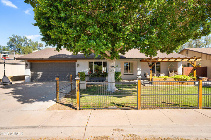 Property Photo:  5727 S Siesta Lane  AZ 85283 