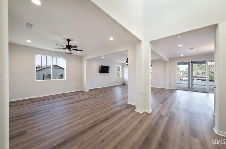 Property Photo: 5609 Levanto Street CA 93306