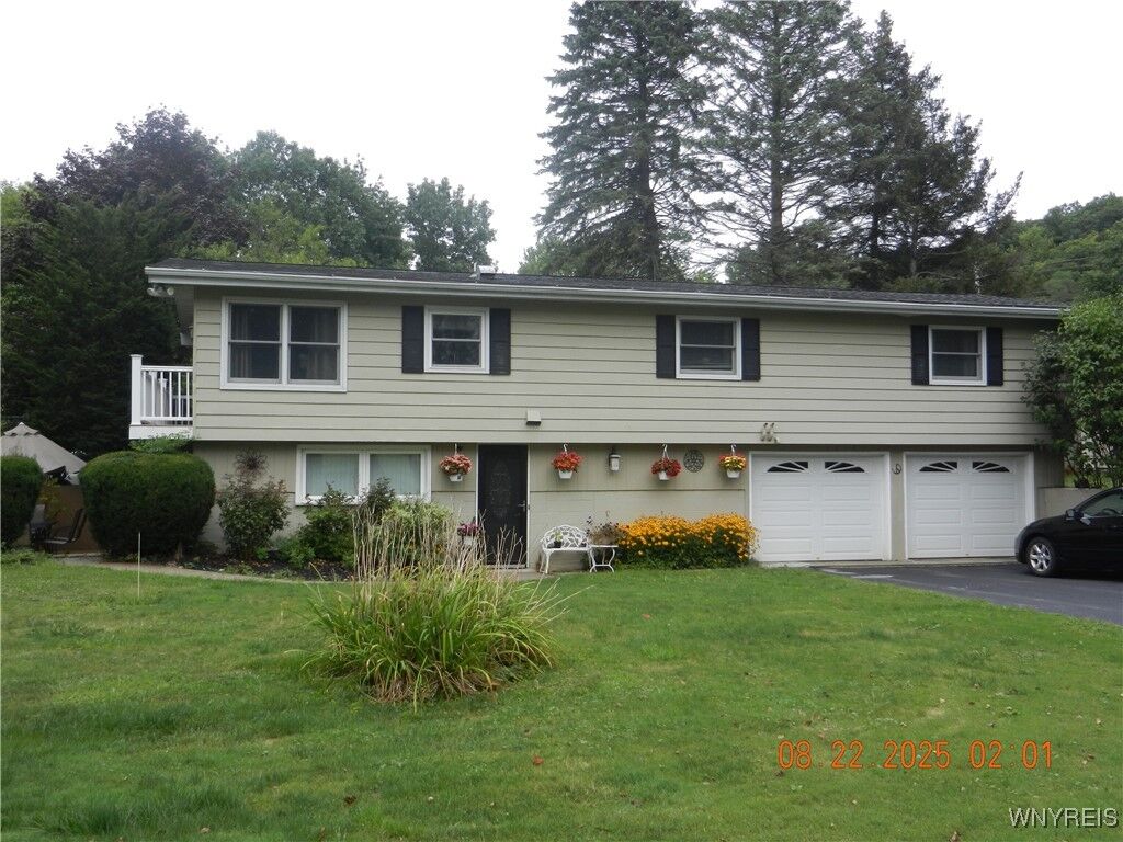 Property Photo:  6390 Deanna Drive  NY 14075 