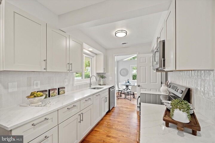 Property Photo: 10005 Spring Lake Terrace VA 22030