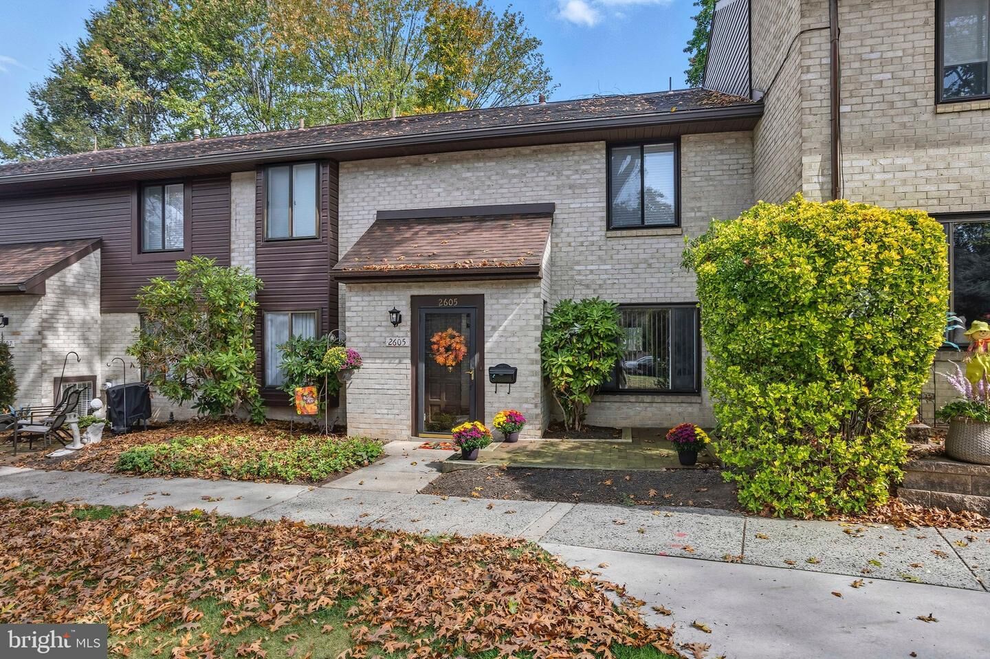 Property Photo:  2605 Red Oak Circle  PA 19064 