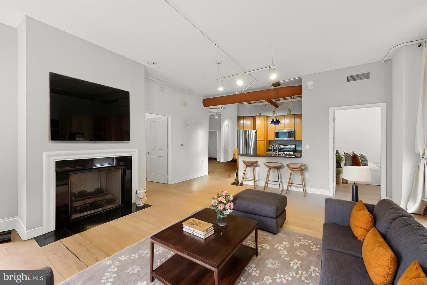 Property Photo: 4490 Market Commons Drive 202 VA 22033