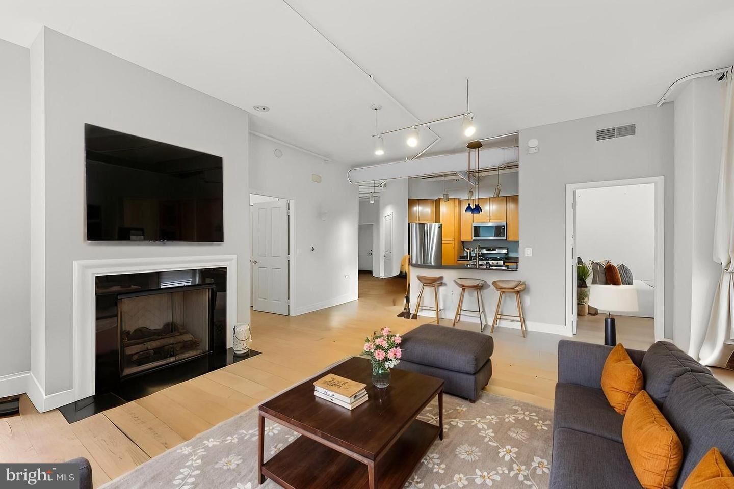 Property Photo: 4490 Market Commons Drive 202 VA 22033