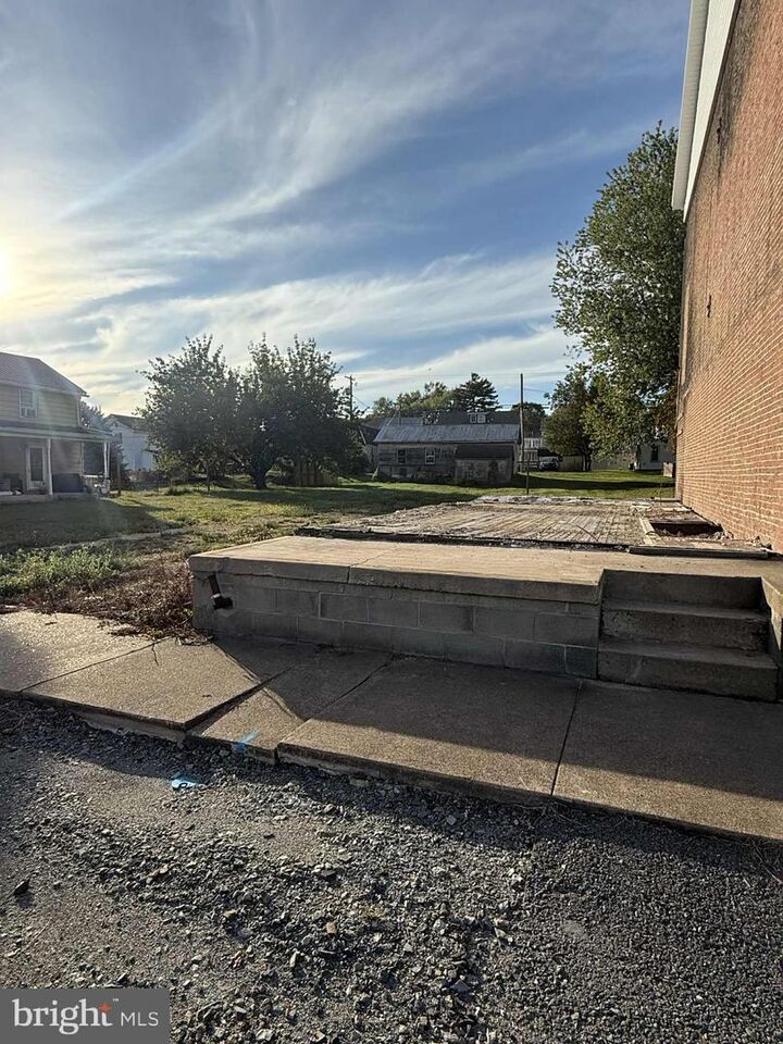 Property Photo:  212 N Front Street  PA 17045 