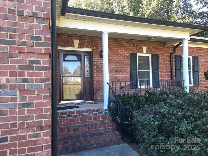Property Photo:  9637 Haying Place  NC 28227 