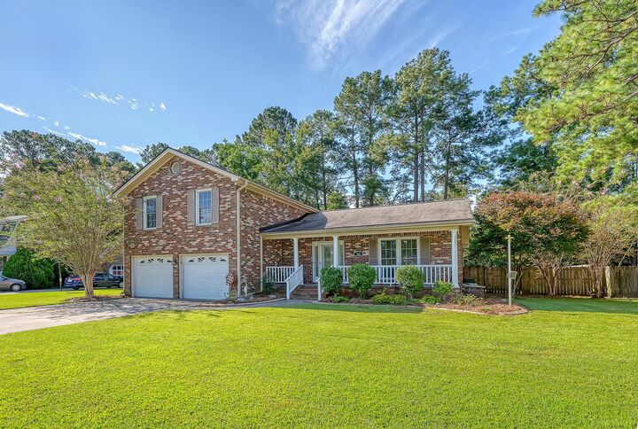 Property Photo: 206 Eastover Circle SC 29483