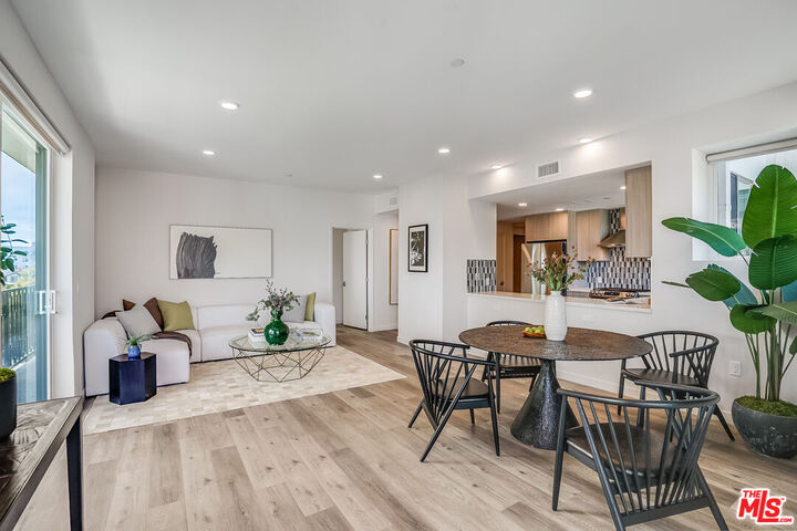 Property Photo:  1101 S Bedford St  CA 90035 
