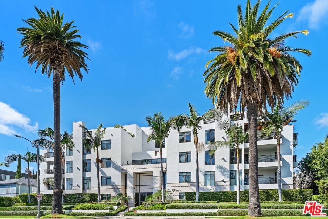 Property Photo:  447 N Doheny Dr  CA 90210 