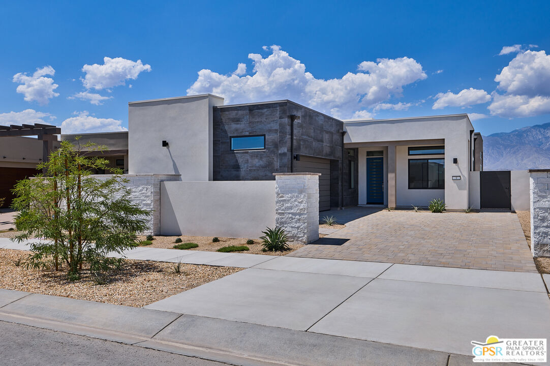 Property Photo: 9 Heliotrope Ave CA 92270