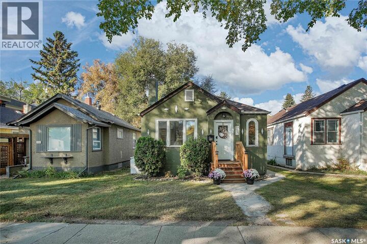 Property Photo:  1007 D Avenue N  SK S7L 1N5 