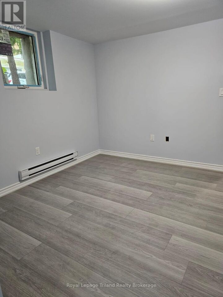 Property Photo:  565 Peel Street 4  ON N4S 1K5
