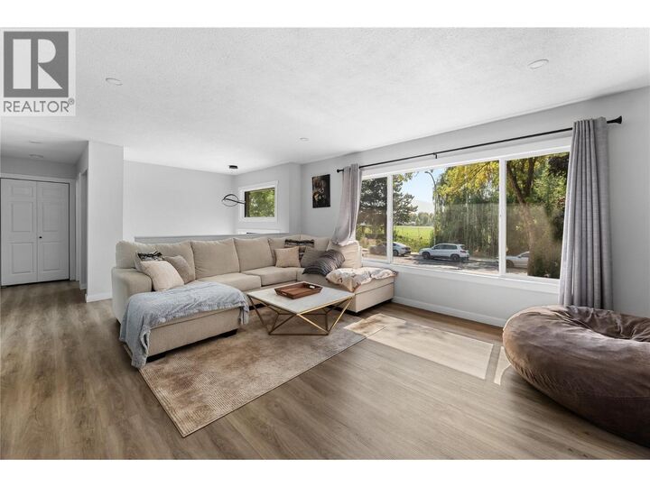 Property Photo:  950 Raymer Avenue  BC V1Y 4Z9 