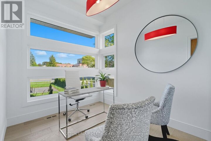 Property Photo:  120B Cochrane Street  ON L1N 5H8 