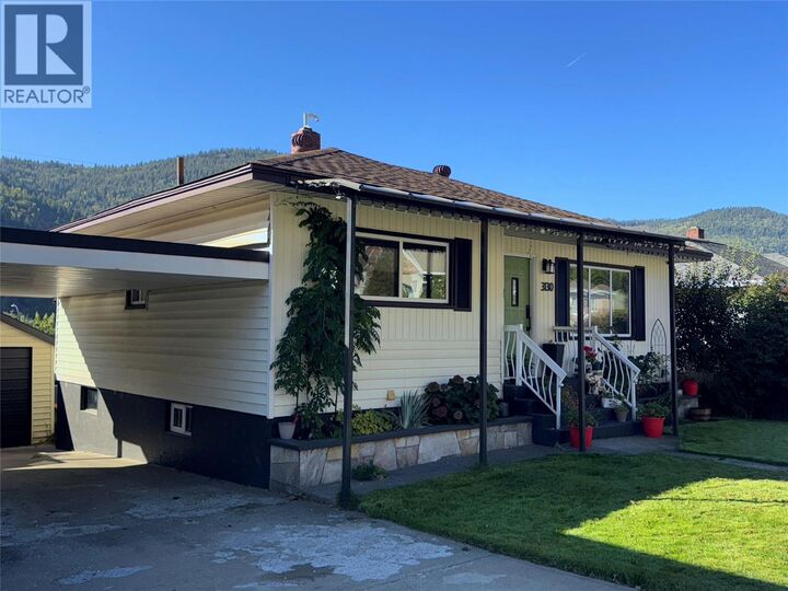 Property Photo:  3130 Iris Crescent  BC V1R 2Y7 