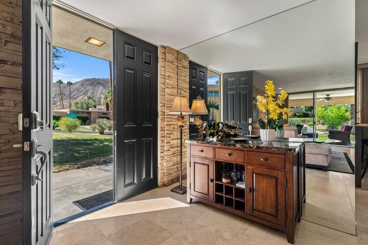 Property Photo:  72887 El Paseo 601  CA 92260 