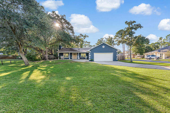 Property Photo:  201 Bahia Vista Drive  FL 32578 