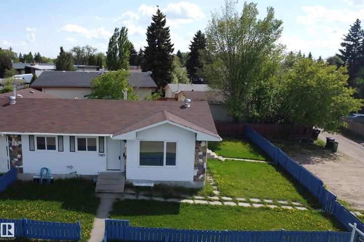 Photo de la propriété:  7807 36 Avenue NW  AB T6K 0C5 