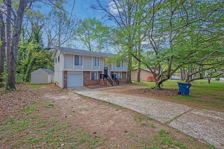 Property Photo:  616 Country Lane Drive  GA 30238 