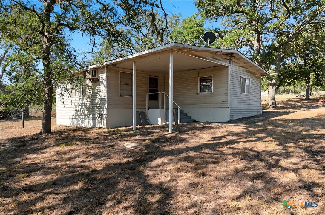 Property Photo:  780 Oak Tree Road  TX 78155 
