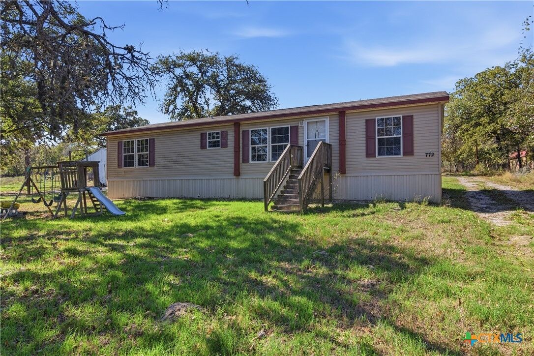 Property Photo: 780 Oak Tree Road TX 78155