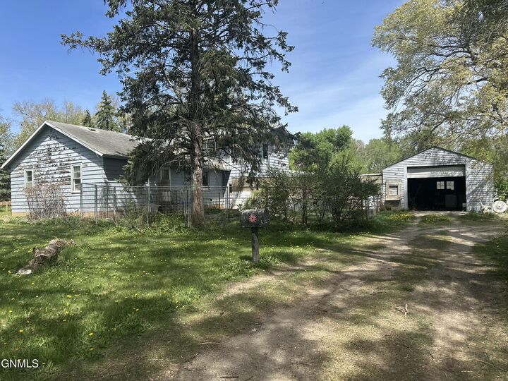Property Photo:  10185 99th Street SE  ND 58474 