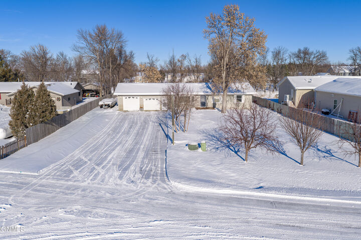 Property Photo:  508 Rosie Lane N  ND 58554 